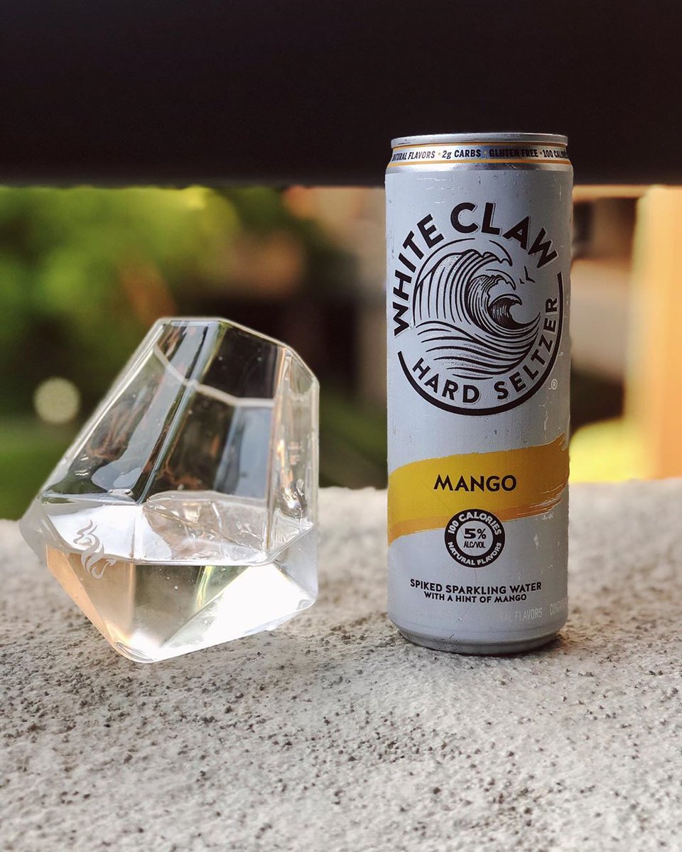 DragonGlassware's tweet photo. THE drink of the summer #whiteclaw 🌴 in our Diamond Glass Cups 💎
Check out our IG story for #whiteclawmemes
•
Tag your white claw obsessed buddies below! 👇🏽
#summerdrinks #summerfun2019 #endofsummerfun #NoMondayBlues https://t.co/vfkHgsvffk