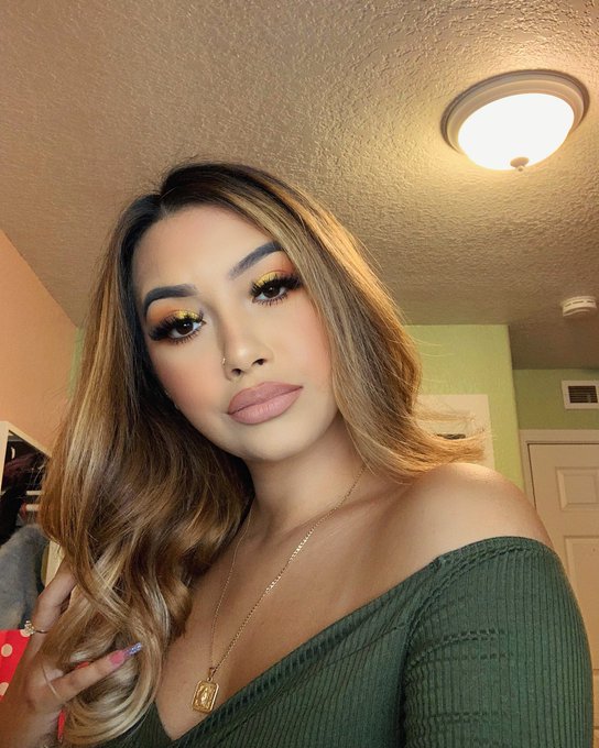 Watch Christina's leaked NSFW photo on TwXstars