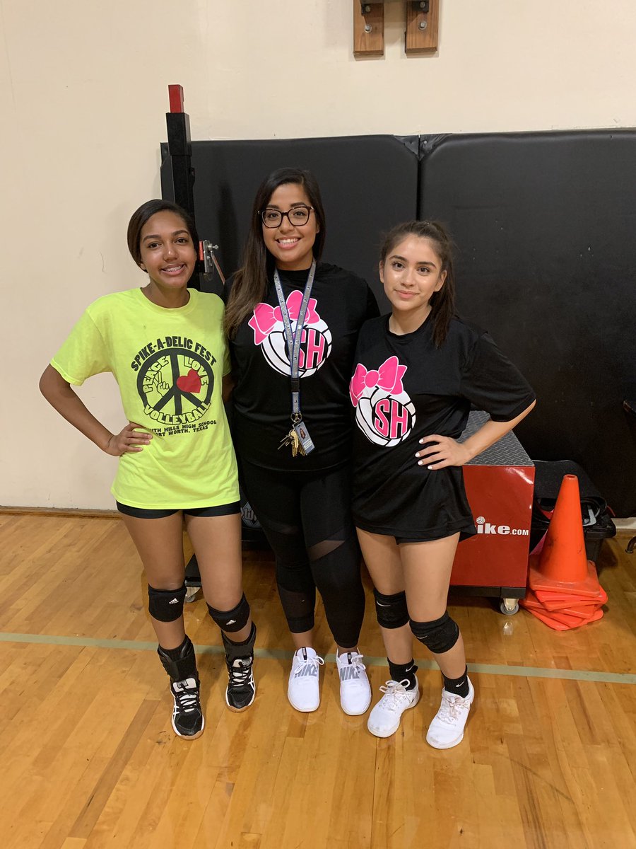 MrsAmerica09's tweet photo. Kicked off year 4 today!!! So excited for what this year will bring. TechSqu@d is already learning &amp; always a blast in volleyball. #shhs #scorpionpride https://t.co/2yQYBACvV6