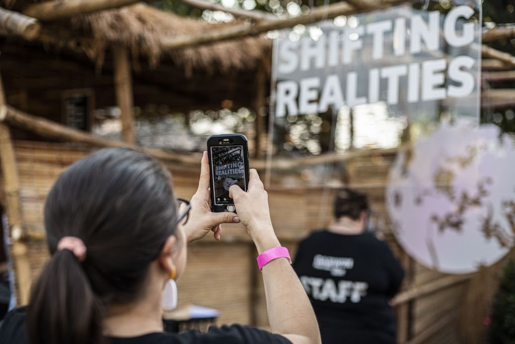 TechnoEcologist's tweet photo. #ScienceWeek 2019 recap ft. my back and a bit of photo-ception. It’s been a great week of #scicomm managing the @NatSciWkNT and @inspiringNT socials and hanging #scienceweeknt events alongside @CaraPenton Thx for following me around and taking photos of my back @clapppatch https://t.co/SJ4jQyqcfT