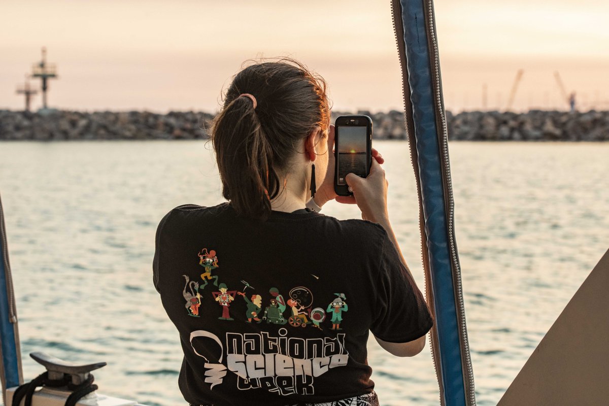 TechnoEcologist's tweet photo. #ScienceWeek 2019 recap ft. my back and a bit of photo-ception. It’s been a great week of #scicomm managing the @NatSciWkNT and @inspiringNT socials and hanging #scienceweeknt events alongside @CaraPenton Thx for following me around and taking photos of my back @clapppatch https://t.co/SJ4jQyqcfT