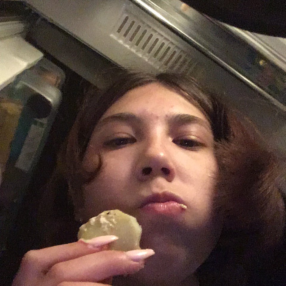 2 ночи
родители: спят
я: