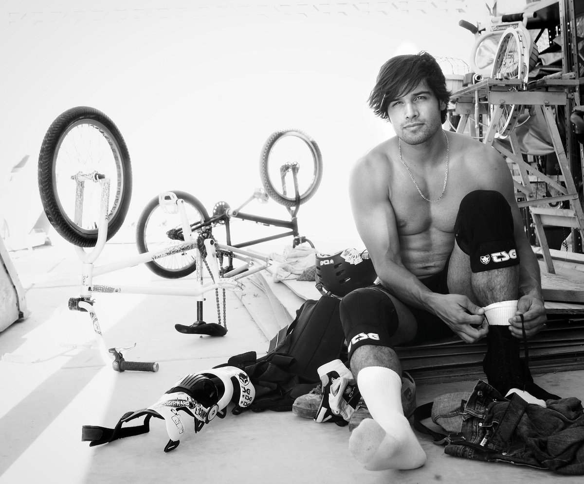 Ricardo_Laguna's tweet image. It’s Monday time to go back to work
🚲💨
🚲💨
🚲💨
#ridaz #bmxlife #rlsbackyard #bmxbike #blackandwhiteportraits #padup #goingtowork #bmxportrait #pictureportrait #portraitpicture #bikemechanic #gotime #bmxbikes