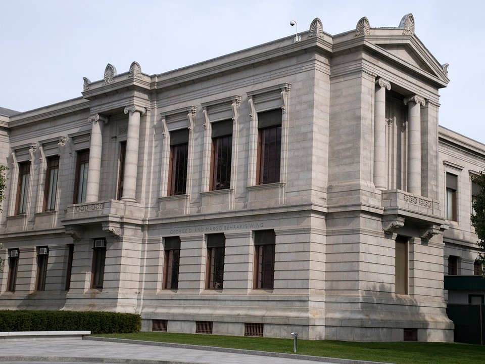 See real Egyptian mummies at the Museum of Fine Arts. Feel the kinetic energy of #KenmoreSquare &amp; hear the roar of #BostonRedSox fans at #FenwayPark - all in Boston's legendary #Fenway neighborhood. #Bostontravel #BostonUSA