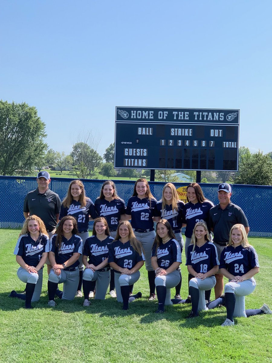 LSWsoftball's tweet photo. 2019 Varsity https://t.co/ITkyrWuPSQ