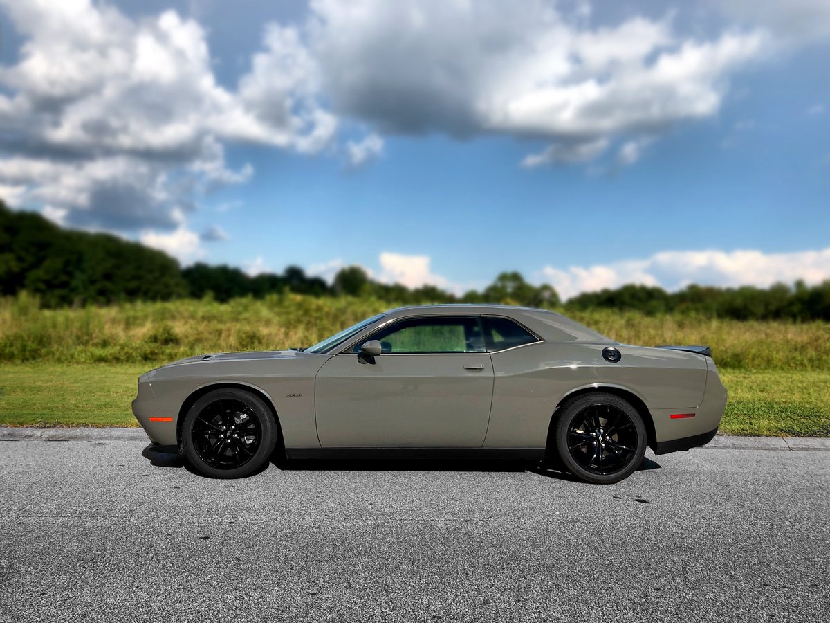 I can’t stop staring. 😍

2018 @dodge challenger r/t with a 5.7L hemi V8 and six manual transmission in destroyer gray.

#hemi #femaledriven #challenger