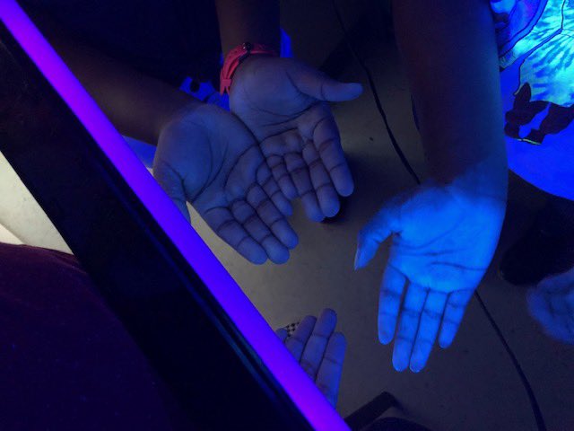 OKeefe_CCISD's tweet photo. Continuing our living and non-living unit… we discussed bacteria and how it can make us sick. We saw “germs” under the black light and talked about the differences between washing our hands and just using sanitizer. 🦠🧐 https://t.co/44tz9Z4Kbe