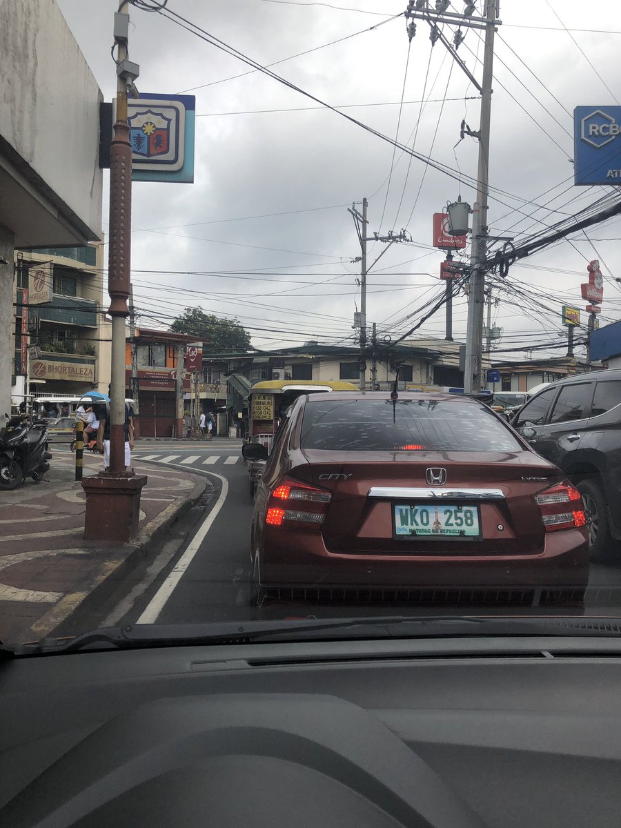 rycutangco's tweet photo. @VicoSotto baka naman puwede gawing two-way na ang Dr Pilapil street sa part na ito. Bottleneck na ng pakaliwa at pakanan na mga sasakyan. Makakabawas sa traffic if payagan pumasok dito. #PasigTraffic @PasigInfo https://t.co/q7LWD0IQCp