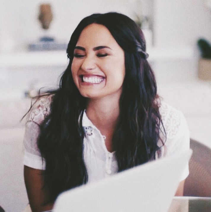Daurens_hoe's tweet photo. It's officially Demi's birthday here , Happiest birthday to the purest and strongest soul ,the best insipration and role modal i could ask for to look up to 💗 May this new journey brings you oceans of happiness and smiles ily couldn't be more proud of you
#HappyBirthdayDemi https://t.co/ceJPOeepY3
