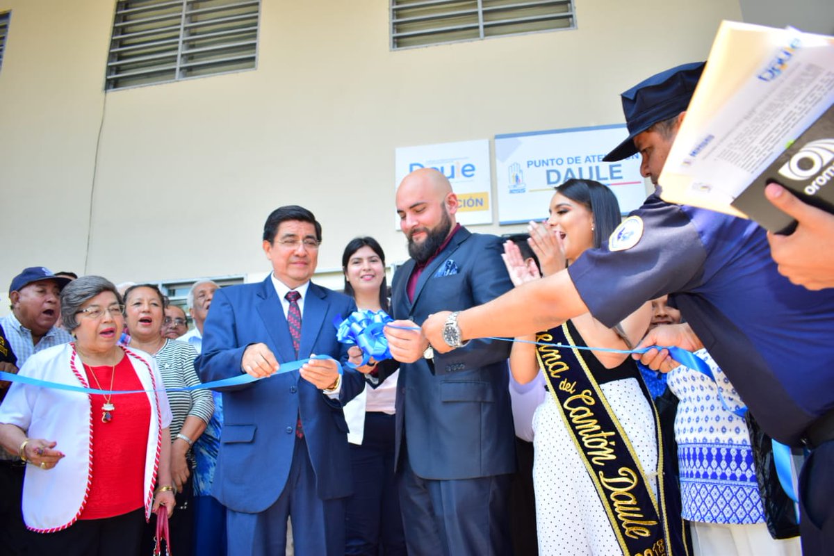IESS_Loja's tweet photo. A través del convenio entre el IESS y la @AlcaldiadeDaule, inauguramos un “Punto de Atención”, en donde los afiliados, jubilados y ciudadanía en general pueden realizar trámites de nuestra Institución de manera rápida y segura. #IESSMásCercaDeTi https://t.co/oM7ktV5zUK