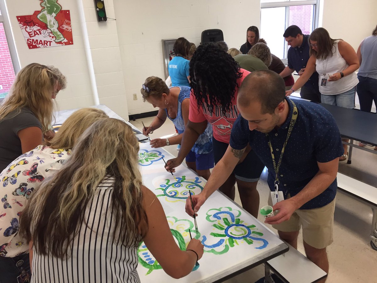 FredArtClass's tweet photo. Kicked off another school year with a painting activity! ❤️🎨 shout out to @ajmong for taking the lead #fredstrong #better2gether https://t.co/fGS6kgMgqX