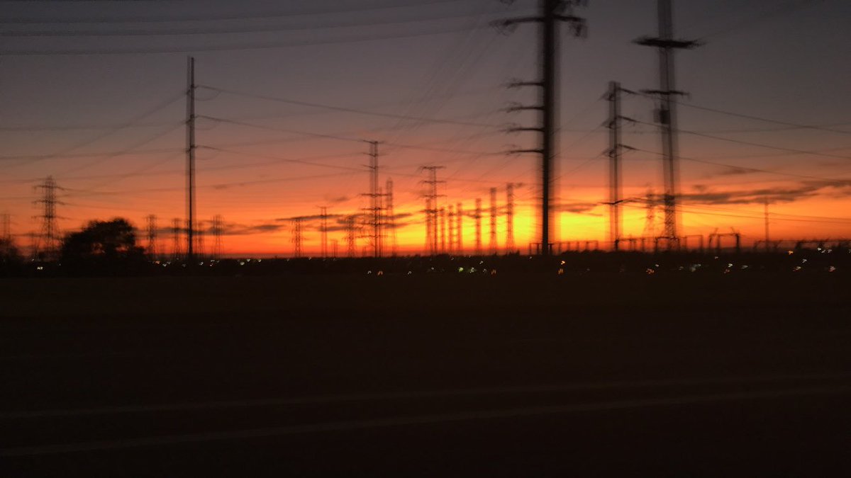 williamfixa's tweet photo. The golden hour? #nofilter @BriannaBradburn @elysecbell https://t.co/JWrj0s5OLY