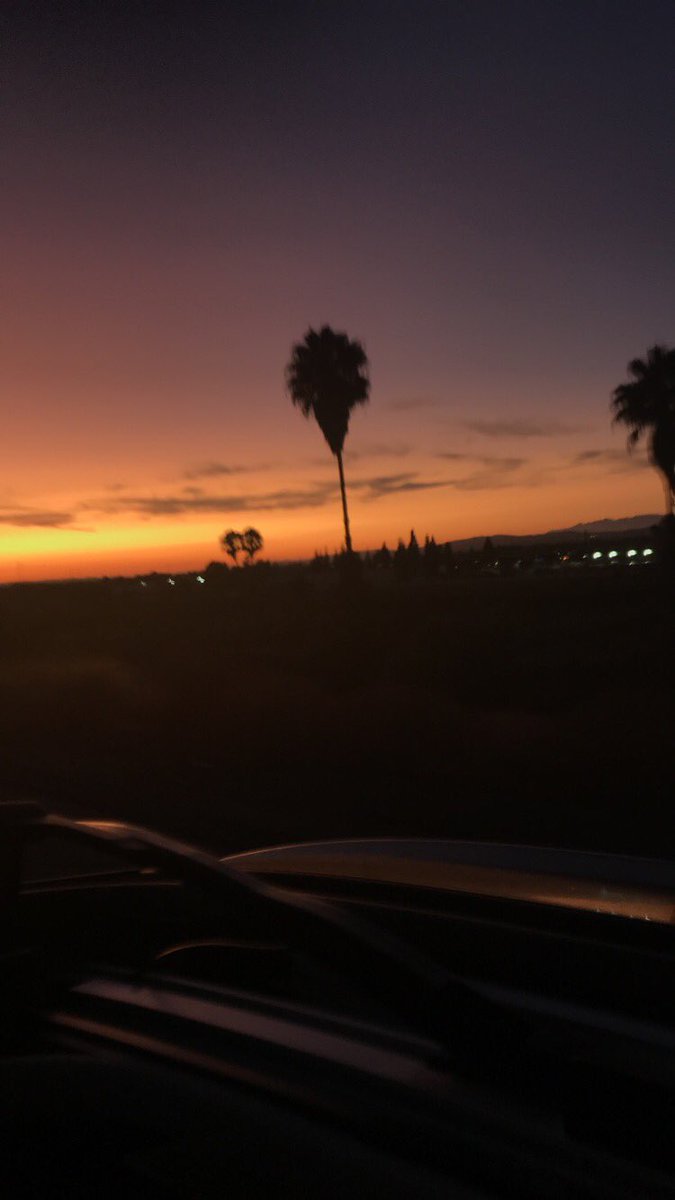 williamfixa's tweet photo. The golden hour? #nofilter @BriannaBradburn @elysecbell https://t.co/JWrj0s5OLY