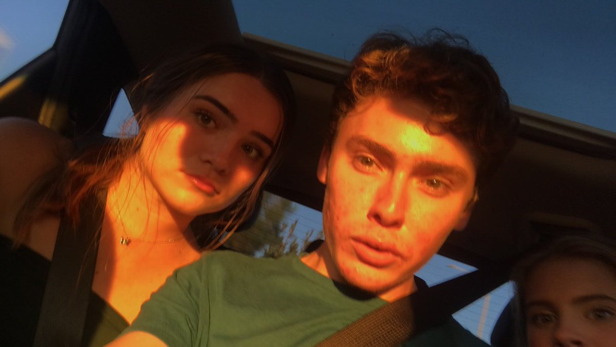 williamfixa's tweet photo. The golden hour? #nofilter @BriannaBradburn @elysecbell https://t.co/JWrj0s5OLY