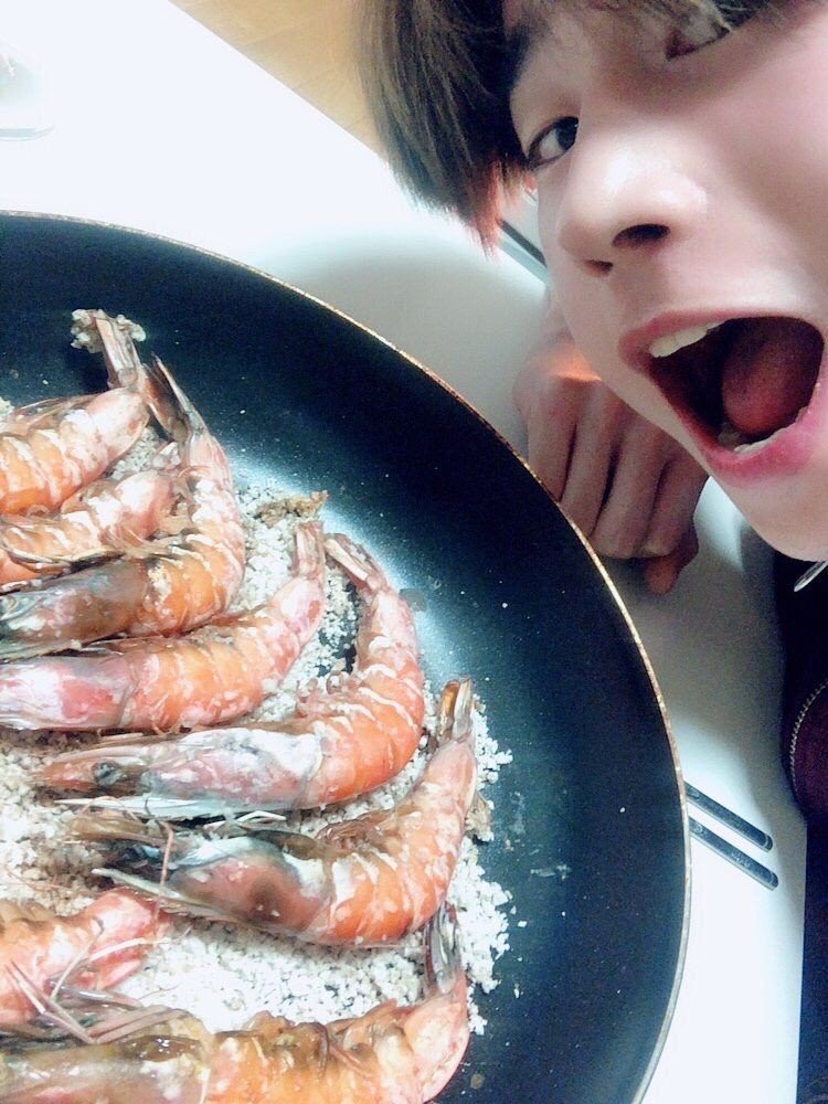 izthxair's tweet photo. ⠀⠀⠀⠀⠀📷 ━ 한승우 updαtє!¡  

🎥 · 내 휴가를 다시 사용하면 앨리스는 어때? 먹이고 있습니까? 나는 그렇게 희망한다 ~ https://t.co/eYk5nOlpeO