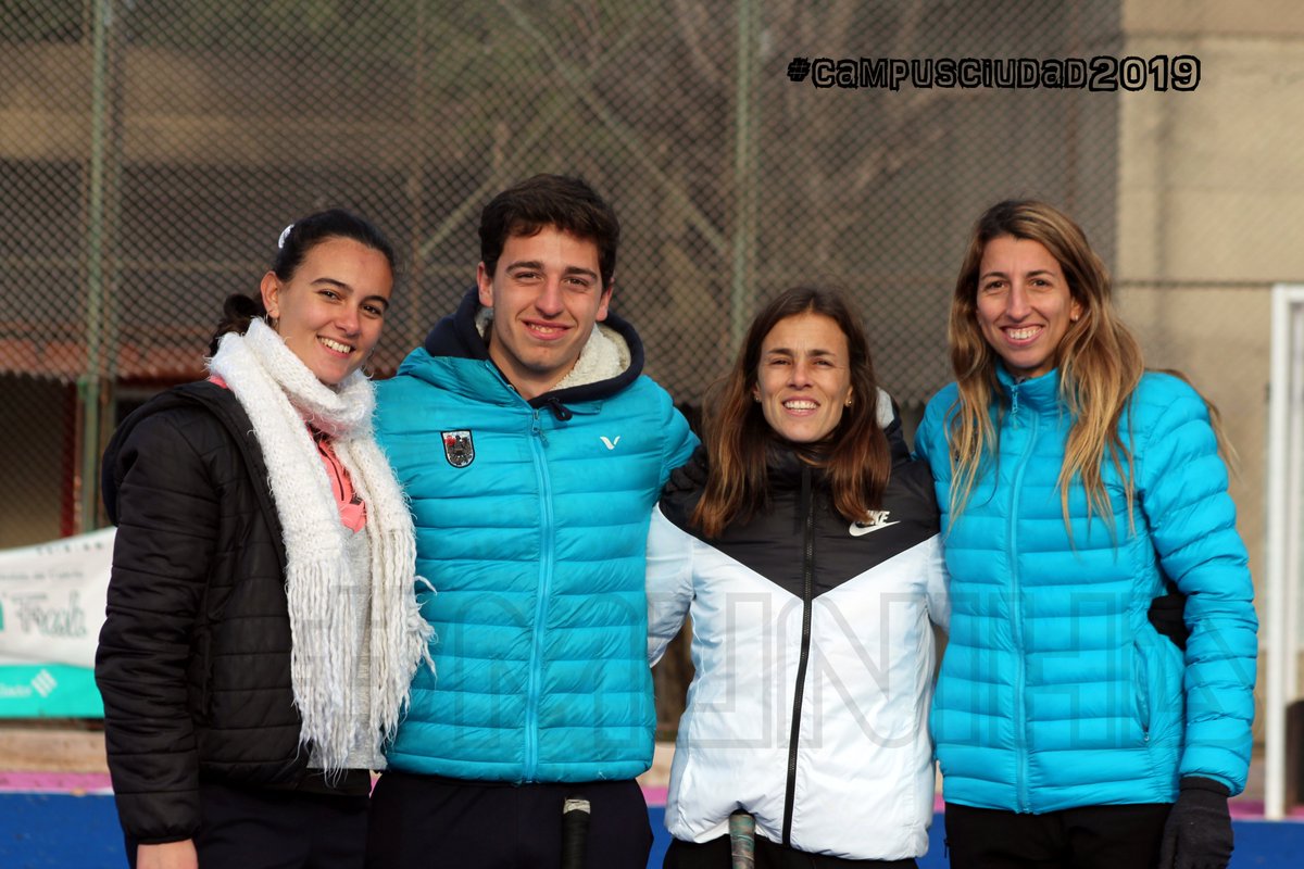 #CampusCiudad2019 en #CCBAHockey by #MuniHD  <a href="/ivipessi/">Ivanna Pessina #28</a>   @EzeEhrmanOk   <a href="/carlitarebecchi/">Carla Rebecchi</a>