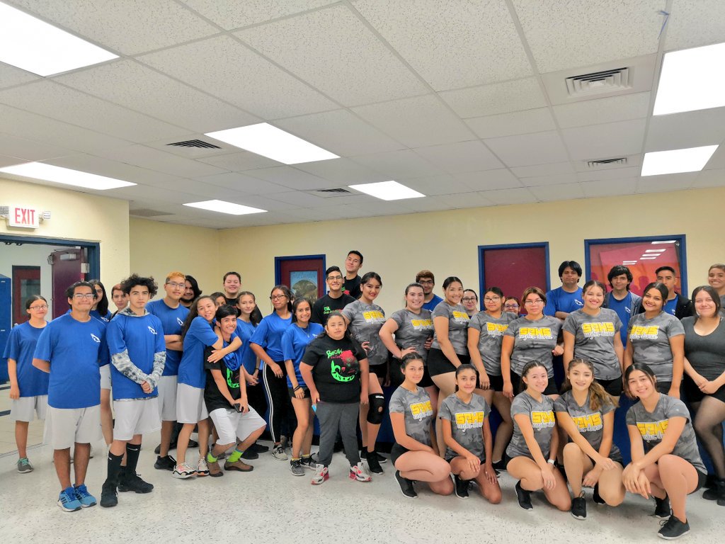 What a fun morning! We served breakfast to our number one supporters, our teachers!!♥️😁
Thank you @seband for making this possible and also thank you to @thespiansociety for all their help🤗 #sehsthebest #mychoiceSEISD