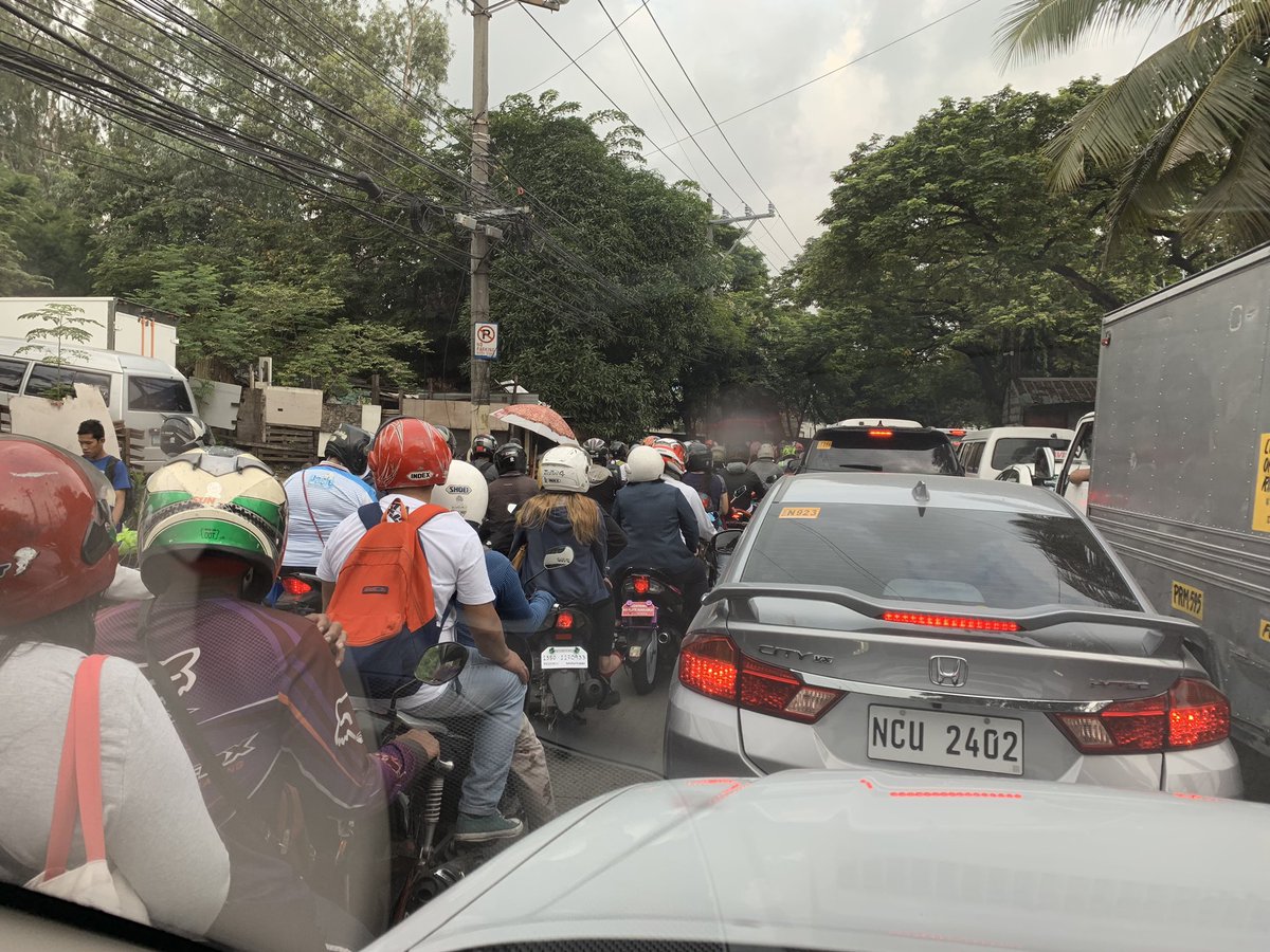 krikme's tweet photo. @PasigInfo @VicoSotto motorcycles should be treated as any other motor vehicle. Clearly counterflow (occupying the other side which affects flow of traffic) but enforcers blatantly allows this. https://t.co/6ZeCWUQbNq