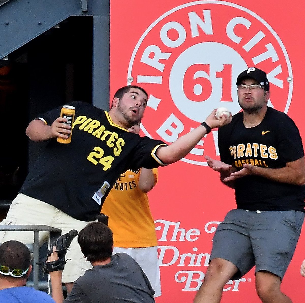 MattFreedPhoto's tweet photo. Do NOT spill your Iron City when catching a home run ball. https://t.co/zvnLLJcDQy