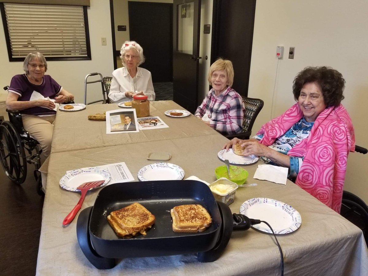 RiverTerraceHC's tweet photo. Preparing for our theme dinner night by learning how to cook Elvis’ favorite sandwich!! #themedinnerweek #trilogydoesvegas #peanutbutterandbanana #TrilogyLiving https://t.co/7u386DUivz
