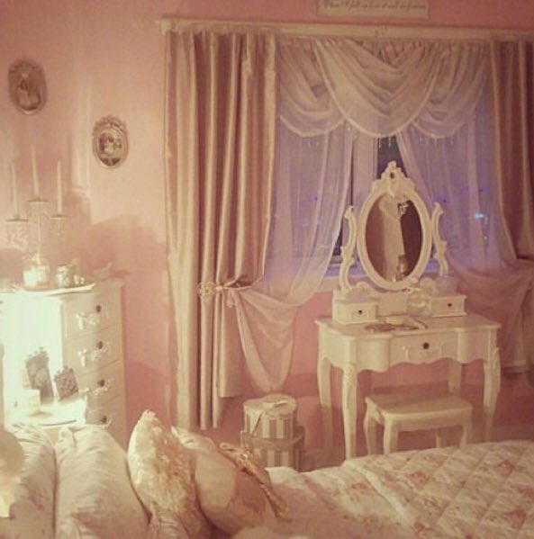 My dorm room would be cute and cozy! Sort of like this!! What would yours look like?