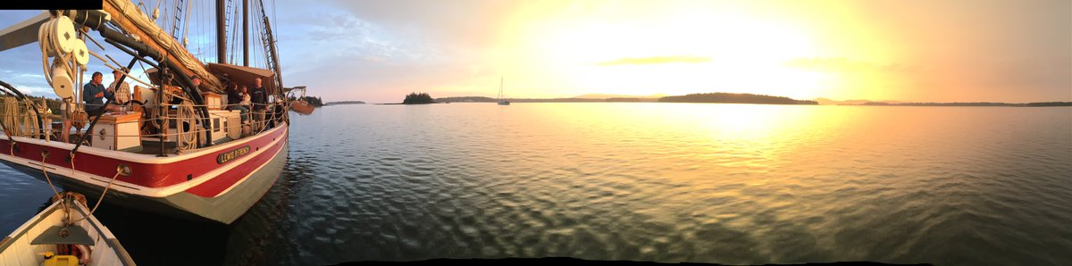schoonerfrench's tweet photo. Sitting through a long sunset tonight.  Its what windjamming is all about https://t.co/QXcdyjjXLw