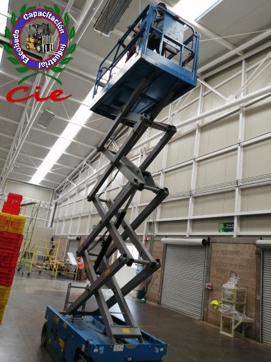 CIECapacitacion's tweet photo. 19/agosto/19  #Curso de #capacitación: Trabajos en alturas con Plataforma Elevadora tipo tijera 
Empresa: Empacadora de #aguacate RV
 planta #Uruapan #Michoacán 
#CapacitaciónCIE #STPS https://t.co/VxbQI2N0hv