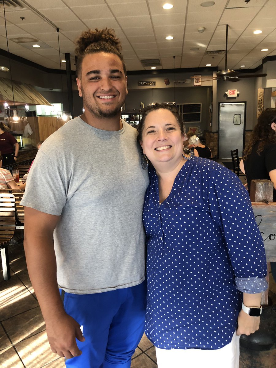 stephdnorris's tweet photo. Glad to support one of my former students @therealsclay53 as he raises funds to play in the Tiki Bowl in January! Go eat at Pop’s kitchen tonight if you haven’t had dinner! #noplaceidratherB #weareBartlett https://t.co/e7zXOnSiFU