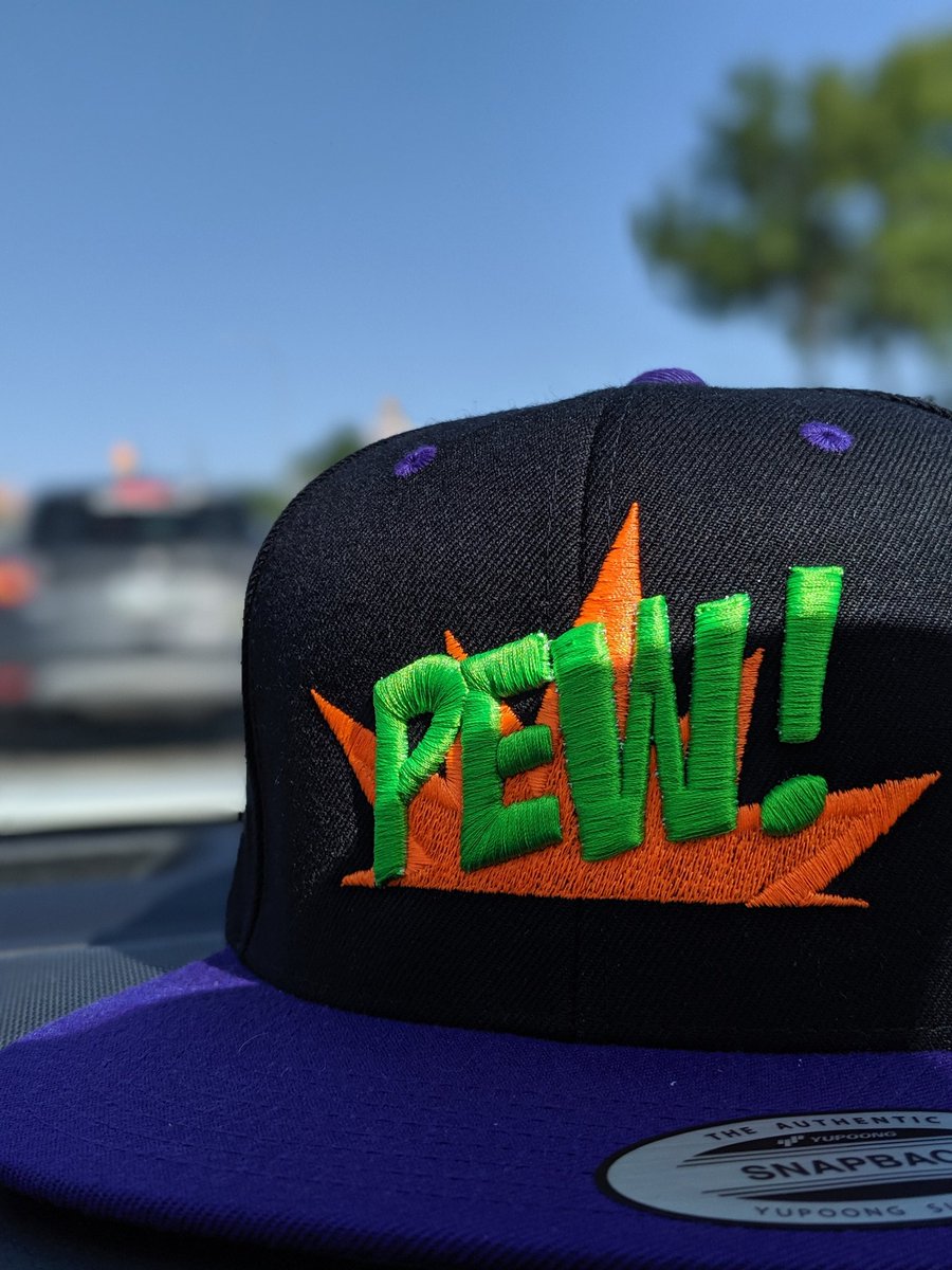 thatguyphilly's tweet image. This SOS tho! Amazing fit from head to toes, from the new amazing hat c/o @AnotherFreshTee  to the fire braids from my boy @j_mlbnn (I.G.) to the dope fucking bromper last minute find. 

And to the amazing woman who put that huge smile on my face.💞
@ginger_addams Thank youuuu