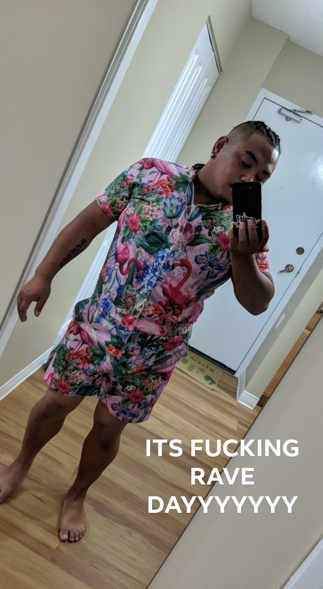 thatguyphilly's tweet image. This SOS tho! Amazing fit from head to toes, from the new amazing hat c/o @AnotherFreshTee  to the fire braids from my boy @j_mlbnn (I.G.) to the dope fucking bromper last minute find. 

And to the amazing woman who put that huge smile on my face.💞
@ginger_addams Thank youuuu