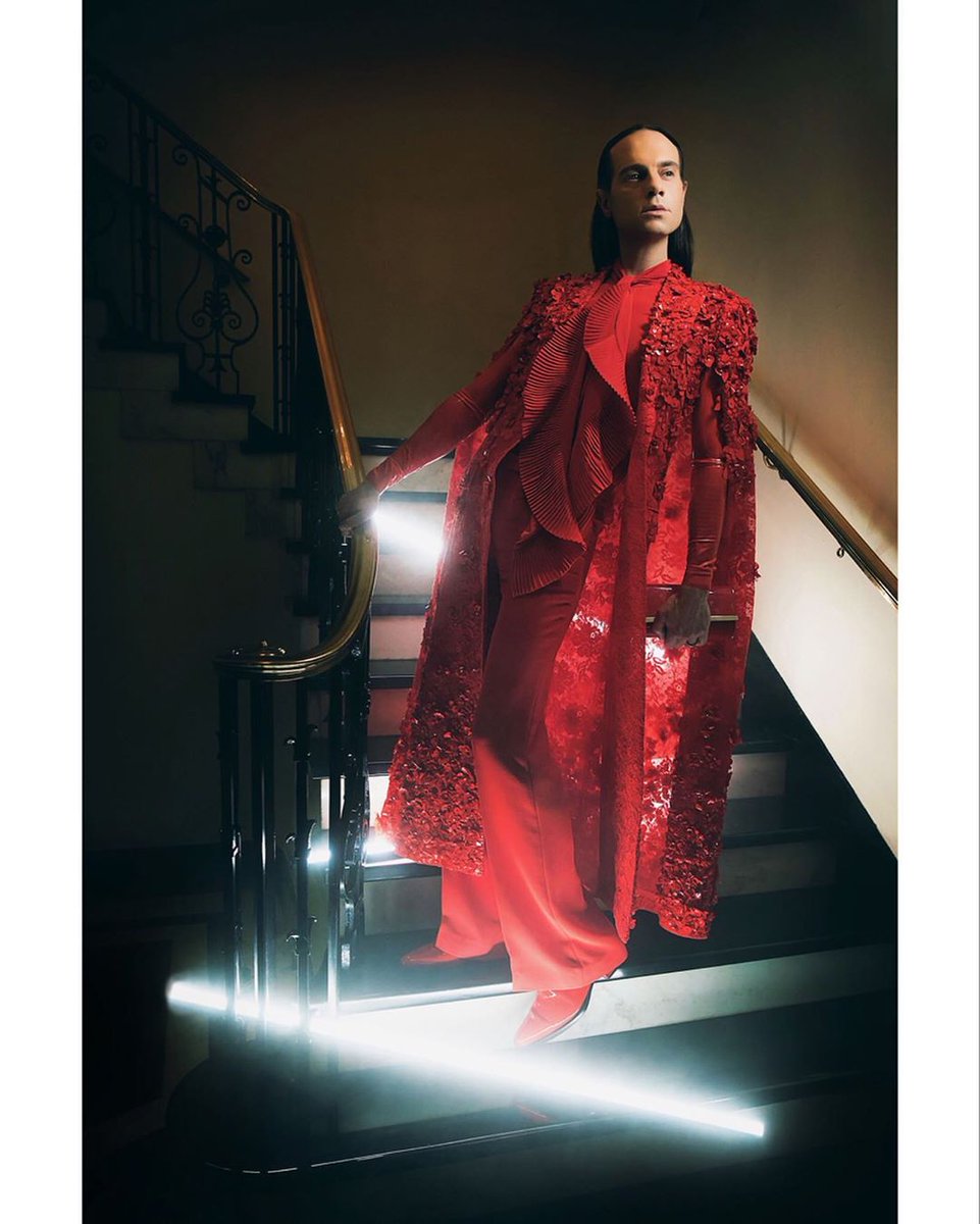Jordan_Roth's tweet photo. 1. Tony Awards 2019 inspired by @Hadestown. 📷 @LtleFang at @OMDKC‘s @TheCarlyleHotel after-after party
2. Met Gala 2018, Heavenly Bodies: Fashion and the Catholic Imagination. 📷 @IamJmcCarthy https://t.co/uzQbI9yvcJ