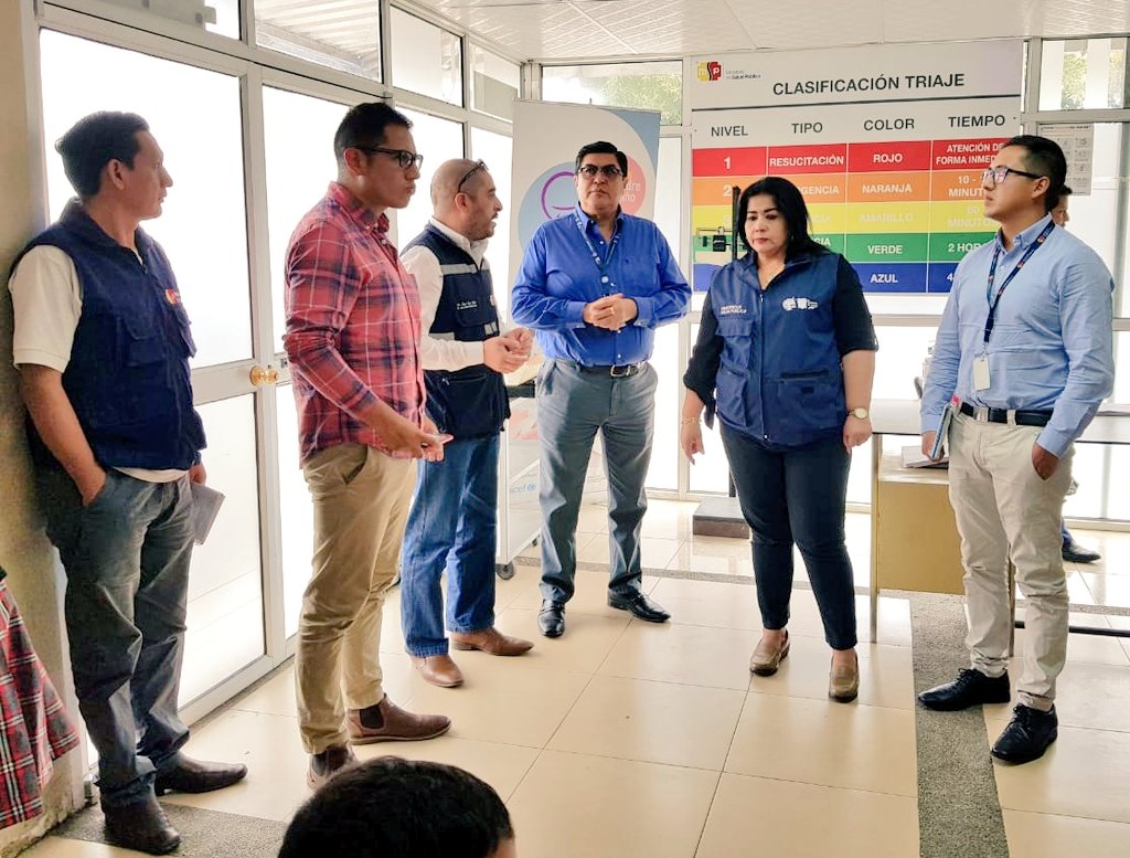 DPS_LosRios's tweet photo. En Quevedo, @MarthaCedeno15, Coord. Zona 5 e Ivan Salcedo de @Salud_Ec recorrieron hosp Sagrado Corazón de Jesús, y constataron la oportuna provision de servicios de salud, además de evaluar implementación de mejoras para garantizar atención integral para población de #LosRíos https://t.co/shBW3QDCM3