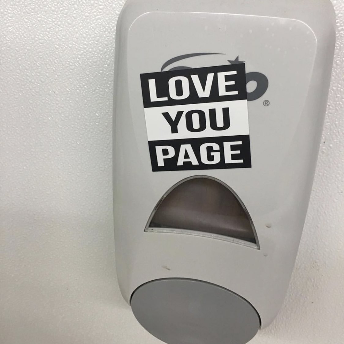 Thingsucatphish's tweet photo. Things you see in the bathroom 🚽❤️🎹 (@_thekurl_) #alsosame #phishlove #pageside #thingsyouseeatphish #phish https://t.co/bFQsvfKOv9