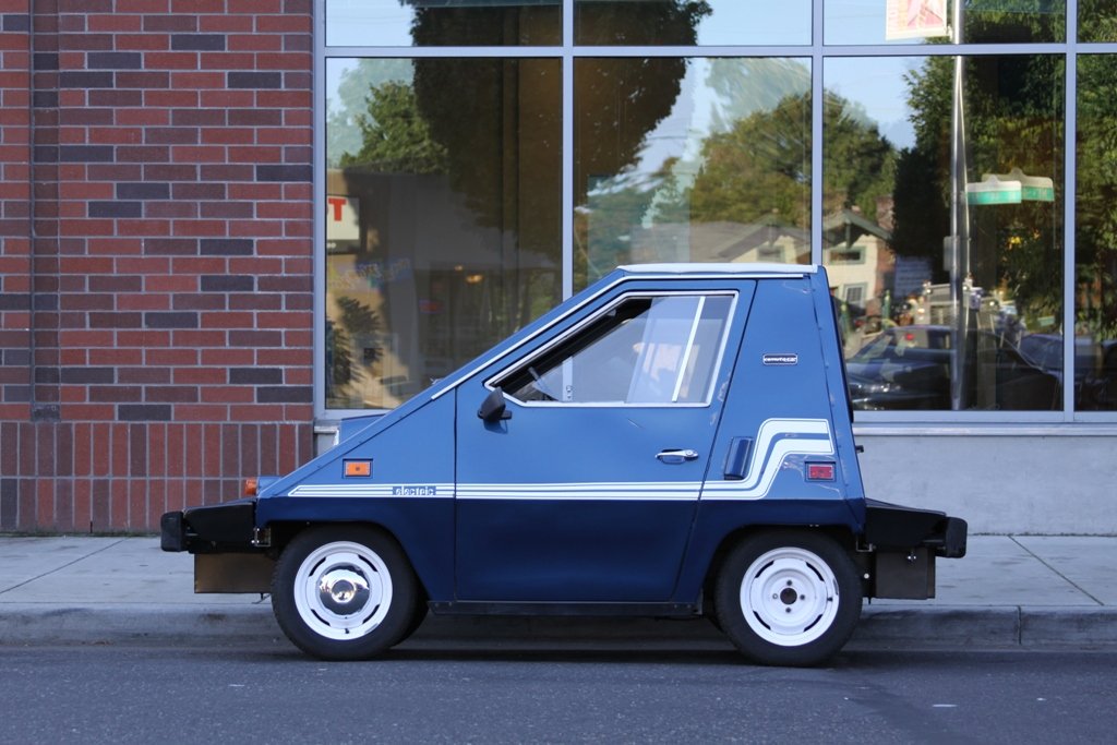 QuirkyRides's tweet photo. #1970s #ComutaCar #ElectricVehicle #EV made by #Sebring in #Florida; looks like blue cheese on wheels #quirky #ecological https://t.co/ZtX2VrtHtW