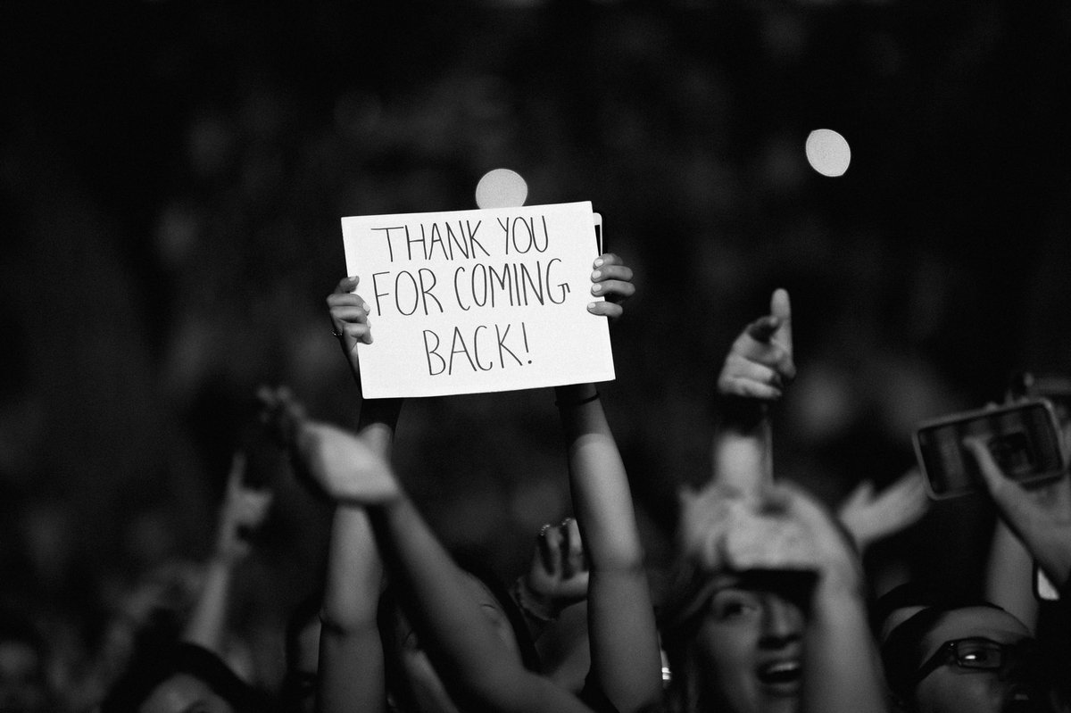 jonasbrothers's tweet photo. Albany 🧡💙💚 #HappinessBeginsTour https://t.co/LJLwVilerl