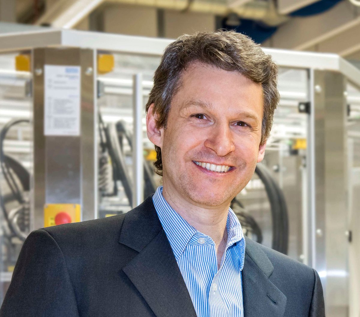 Dr. Clifford W. Sell als Geschäftsführer berichtet uns von seinen Erfahrungen, wie die E-T-A GmbH ihre Strategie agil entwickelt. Besucht seine Session auf der @solutionsHH bei unserem Track: Führung steht Kopf - gut so!#shh19