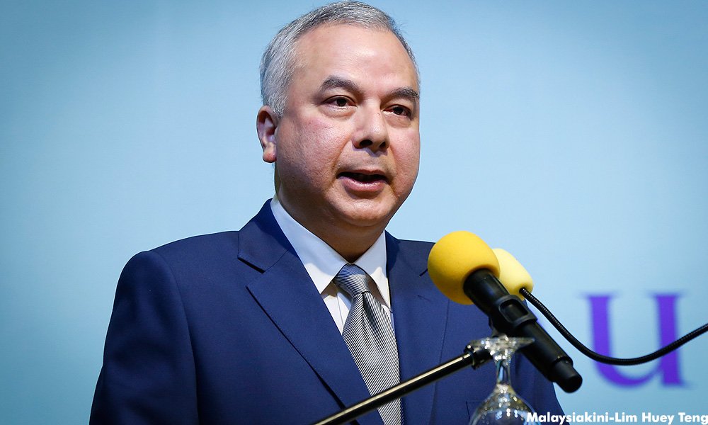 malaysiakini's tweet photo. Sultan Nazrin: Don't hand country's future to racial, religious extremists https://t.co/yJQbPkHfDv https://t.co/88vBbQndjj