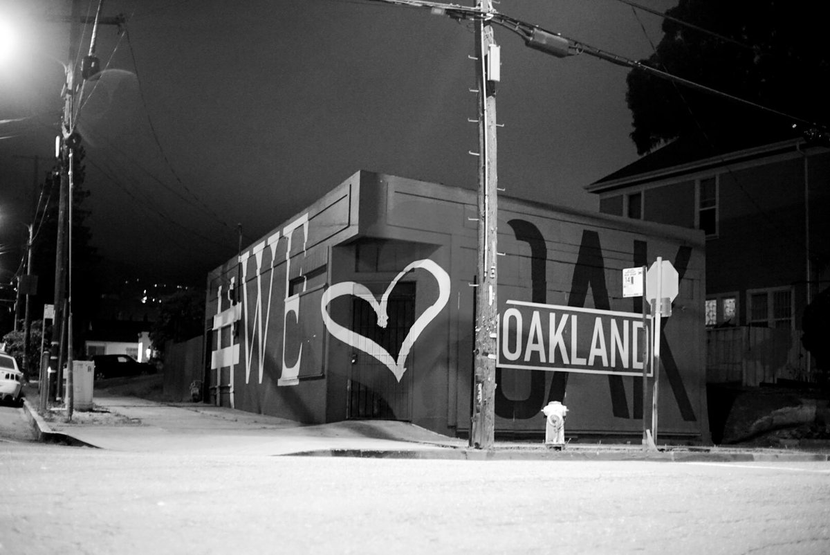 OGpenn's tweet photo. School Street.
... NightNowish.
#Oakland. https://t.co/kk20F4haqw
