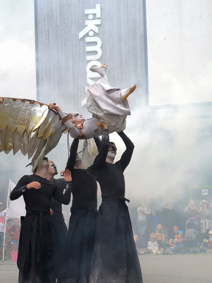 Icarus falling - 4 more chances to see <a href="/SouthpawCompany/">SouthpawCompany</a> - part of SALT 2019 Festival of Landscape Dance. Today in #Falmouth  Prince of Wales Pier 12 noon &amp; 2pm. Thursday #Redruth near the cinema 12 noon &amp; 2pm. #contemporary #Dance #icarus #TooCloseToTheSun