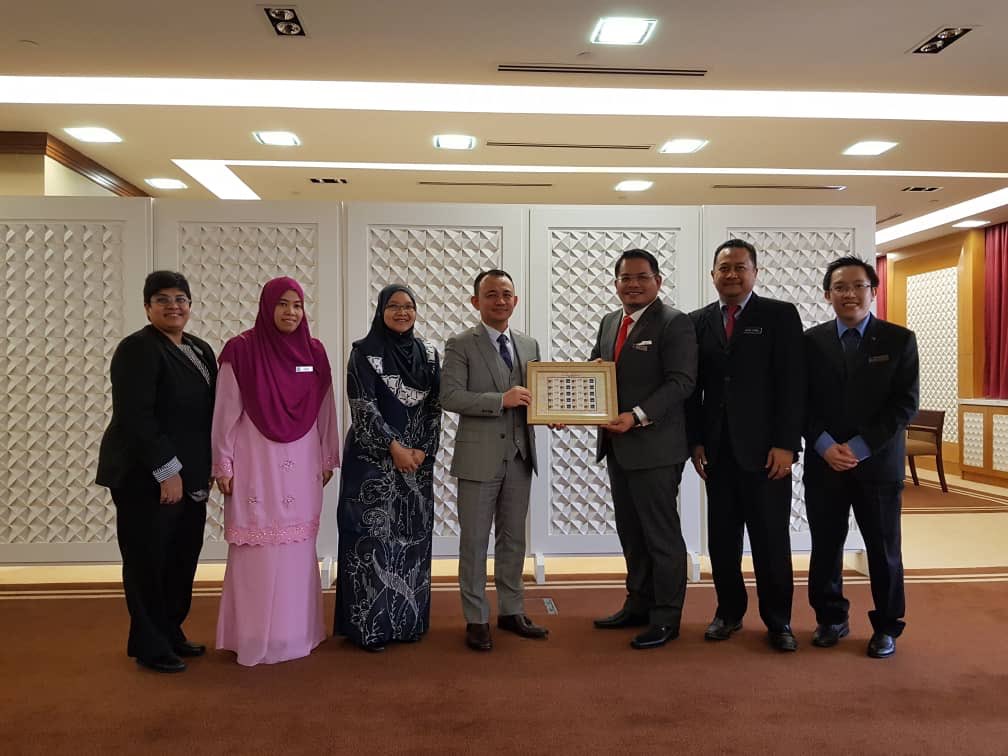 maszlee's tweet photo. It is projected that Malaysia would need 60k accountants, however there is a huge shortfall currently. While the demand is growing, the supply-side is worrying. This is where MIA comes to regulate and develop the accountancy profession to support economic and nation building. https://t.co/NlWo8S31aa
