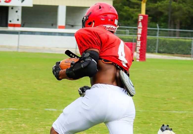 Clinch senior Michael Walker stood out in his scrimmage film, and is a 2020 athlete to watchout for this fall. Extremely quick player, very smart defender who flows to the football well. Also a playmaker on offense w/good speed. #RecruitGeorgia ARTICLE: recruitgeorgia.com/versatile-walk…