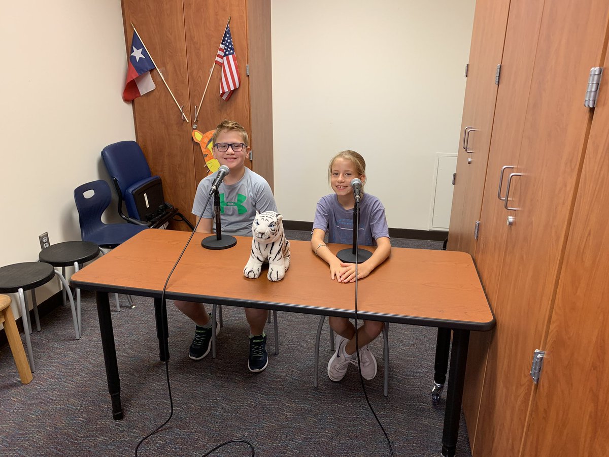 FrostwoodLib's tweet photo. Broadcasting LIVE from the KFWE station for the first time this year #kfwebroadcasters #kfwelivemorningannouncements #futurenewscasters #fwe4thgrade #theyarerockstars #ilovethemalready #sbisdlib @SBISDLib https://t.co/cLOfmjw7h2