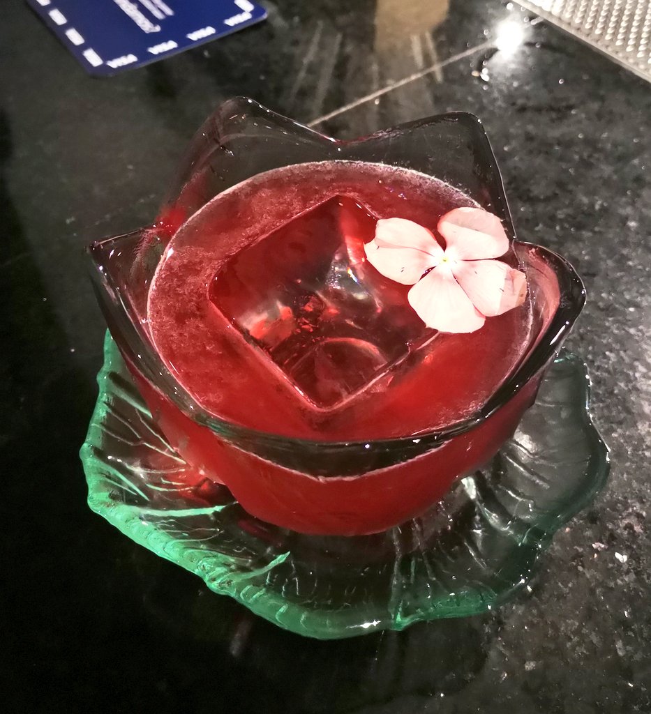 OlguitaReyna's tweet photo. Este es el New Amsterdam de #wallstreetpty Lleva Vodka Ketel One, Infusión de manzanilla y saril, Vermouth banco, zumo de limón y miel de agave #CocktailWeekPTY @panamaweek https://t.co/Yttei19XmO