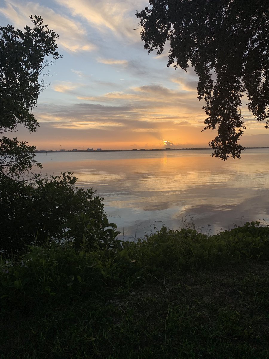 sonya_inman's tweet photo. Just another day in paradise:)
#chasingsunsets
#sonyainman
#beachlife
#coastalliving
#sellingsailingchics https://t.co/EHysFxWMsT