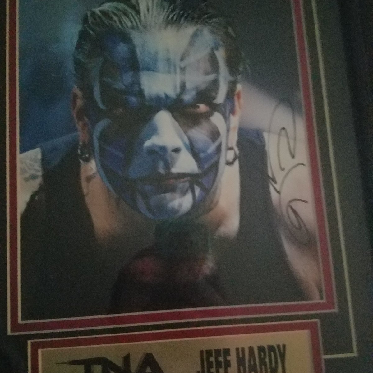 lantern_kid's tweet photo. @JEFFHARDYBRAND  I am so happy that I got a  Jeff hardy autograph from him  brother nero I knew you come https://t.co/yr0t4DQKZh