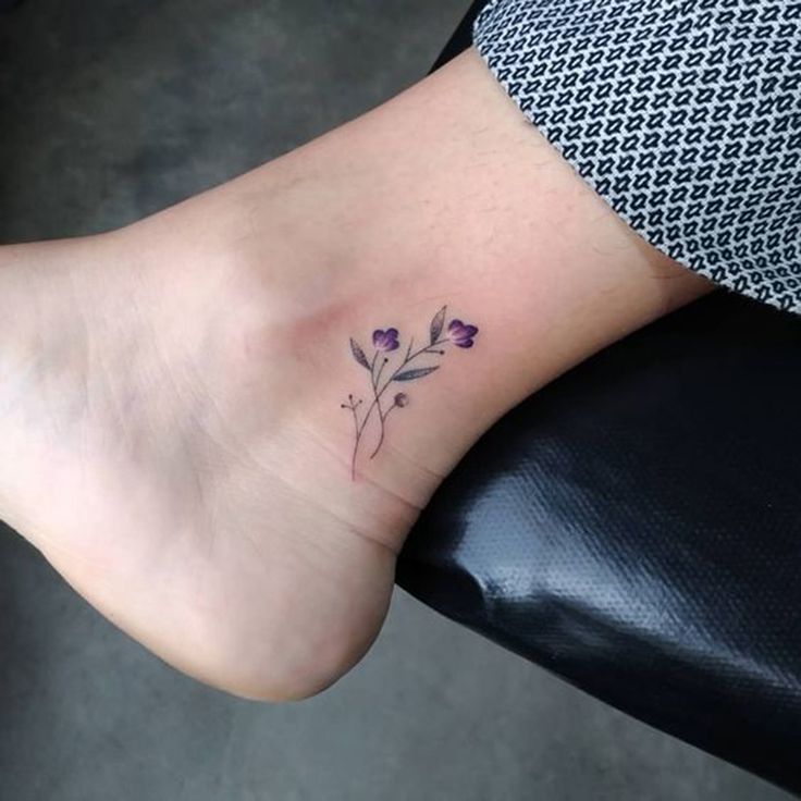 Kelly Ripa Flower Ankle Tattoo « Ink Art Tattoos