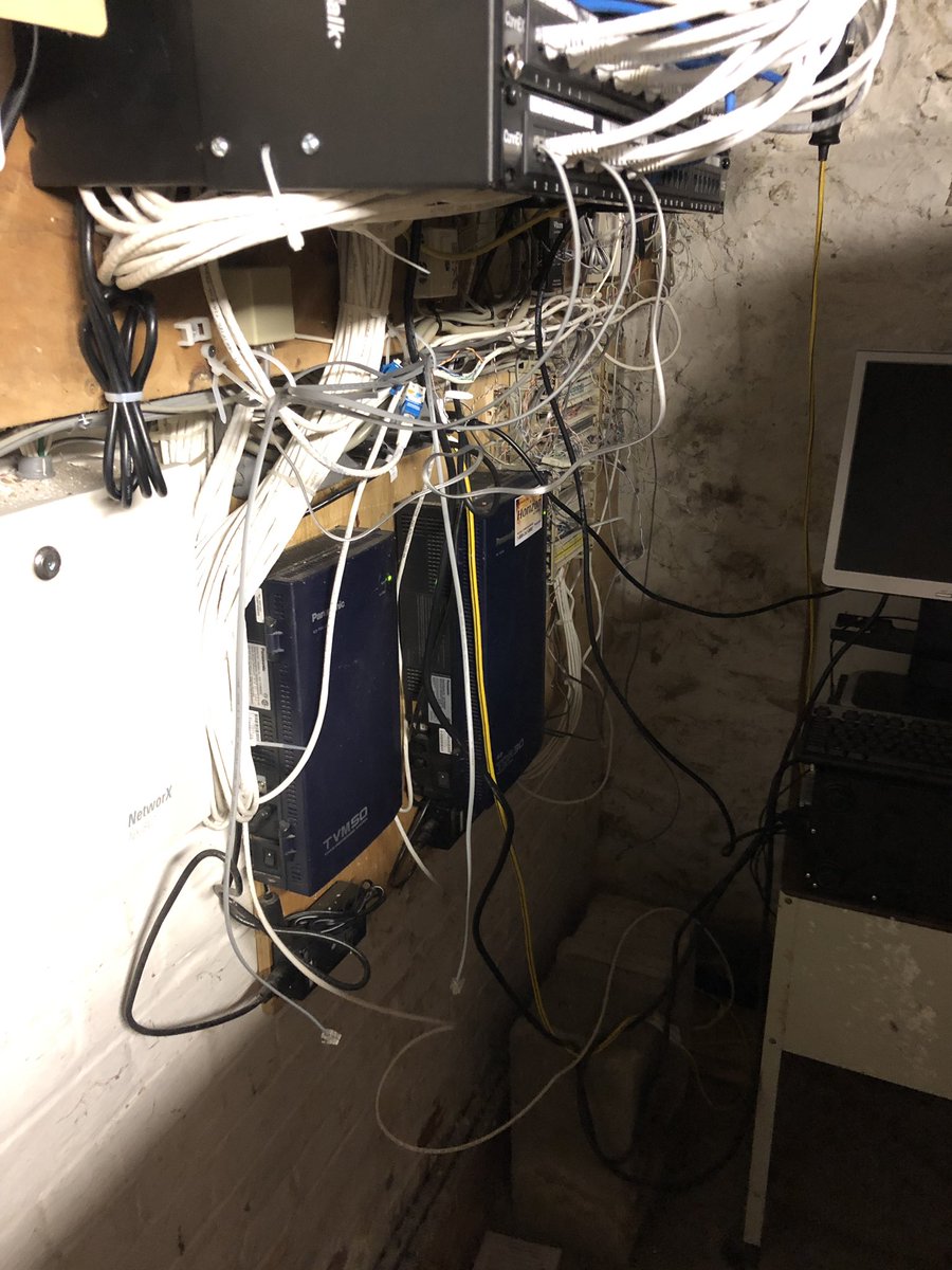 MactelecomN's tweet photo. Bad cable job! I want to see other cable messes people run into @CablingTweets @ubnt @networkcablingM #badcable #ratsnest https://t.co/2DK8GsTE3s