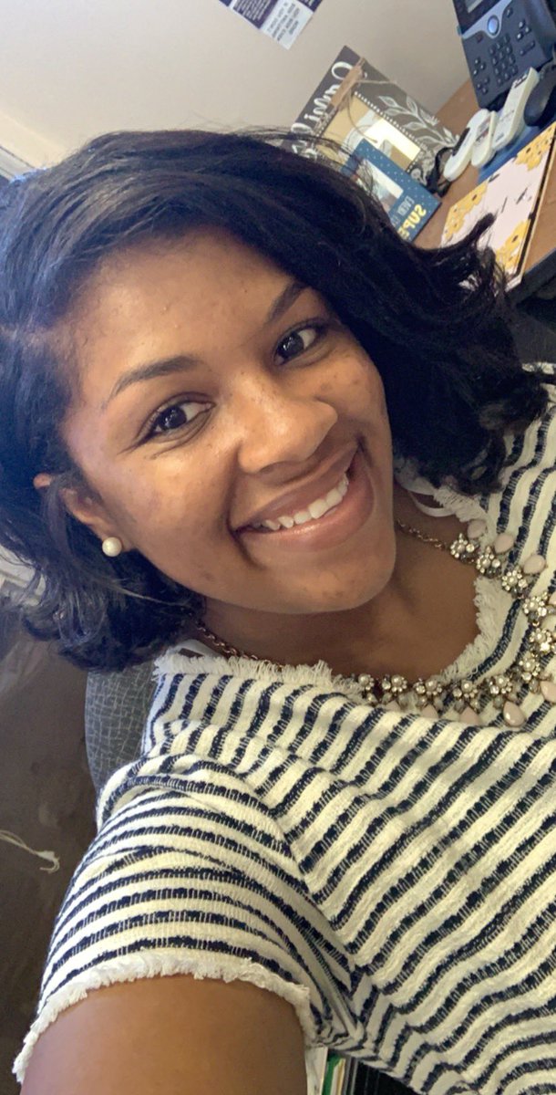 BloomBMarie's tweet photo. First Day of school! CUJO 💙🖤#AKAEducator #EnglishOne #LovingMyClassesAlready #LetsKeepThatSameEnergy 👩🏾‍🏫🍎💕💚 https://t.co/zRBR2Je3JO