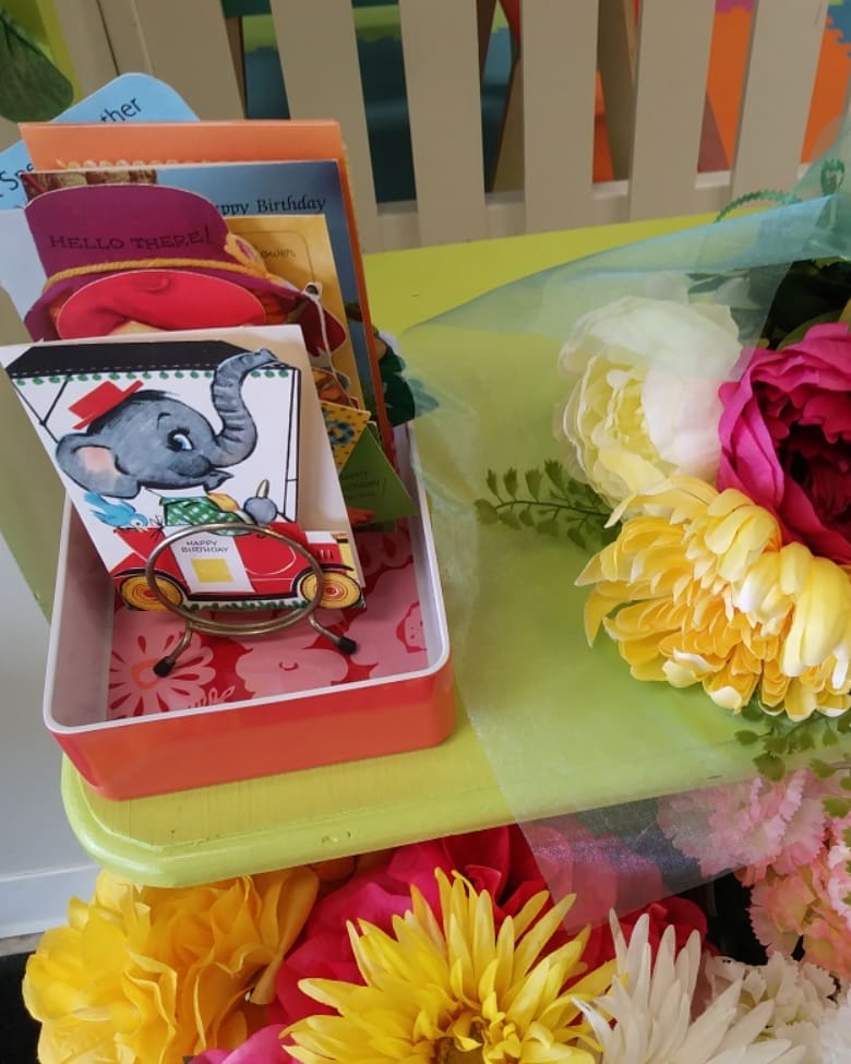 chartreusefw's tweet photo. New @shopandplaycafe Mini Chartreuse Flower Works! This is the most funnest thing ever! #ygk #ygkkids #ygkfamily #themostmagicalflowershop #localygk https://t.co/LWxRwlQfhD