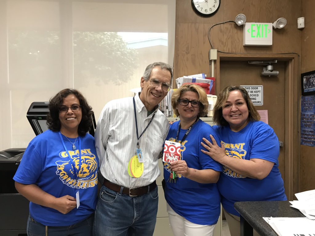 Grant_Grizzlies's tweet photo. First day of school in Grant Elementary School. Thank you Mr. Tom Panas for your visit.#BuildingCommuinty #wholechildwholecommunty #LearningTogether #PositiveMindset https://t.co/HprkvaMFnK